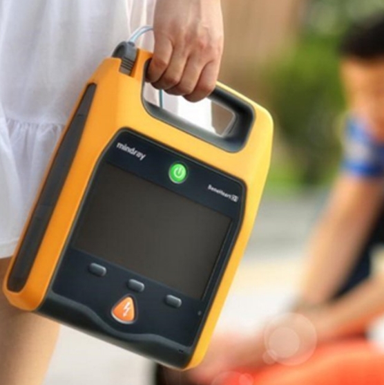 高效急救的關(guān)鍵：便攜式自動體外除顫器（AED）在公共場所的應(yīng)用與普及